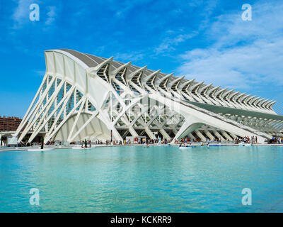 Das Museu de les Ciències, entworfen vom Architekten Santiago Calatrava, in der Stadt der Künste und Wissenschaften, Valencia, Spanien Stockfoto