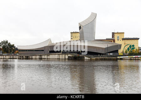 Das Imperial War Museum North am Ufer des Manchester Ship Canal in Salford und Trafford, Greater Manchester, England, Großbritannien Stockfoto