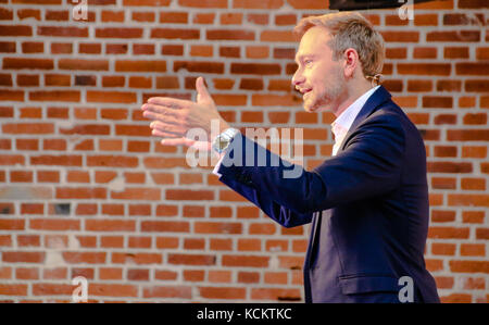 Magdeburg, Deutschland - 10. September 2017: Christian Lindner, der Führer der liberalen Demokratischen Partei Deutschlands (FDP), während einer Rede in Ma Stockfoto