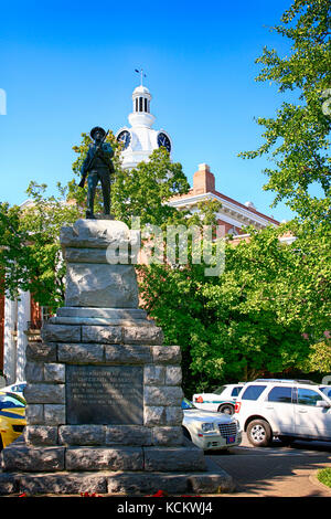 Das Confederate Soldier's Monument von 1901 auf dem Public Square in Murfreesboro, USA Stockfoto