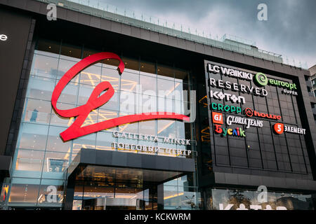 Minsk, Weißrussland - Juni 28, 2017: Galleria Minsk ist eine der größten Einkaufs- und Unterhaltungszentren in Belarus auf Pobediteley Avenue. Stockfoto