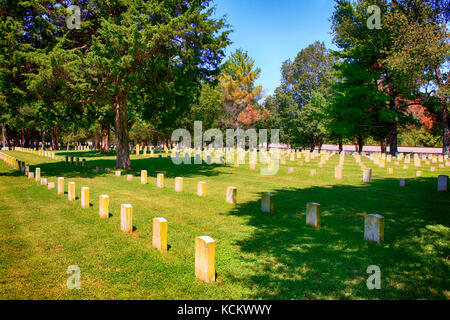 Bürgerkrieg grabsteine am Stones River National Battlefield Friedhof, Murfreesboro, TN, USA Stockfoto