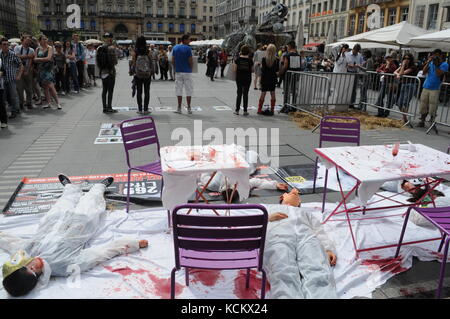 L 269 Tieren Rechte Aktivisten protestieren Gewalten zu Tieren und für die Schließung von Schlachthöfen, Lyon, Frankreich Stockfoto