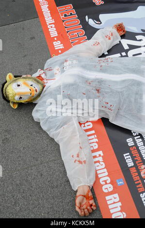 L269 Tierschutzaktivisten protestieren gegen Tierverstöße und fordern die Schließung von Schlachthöfen in Lyon, Frankreich Stockfoto