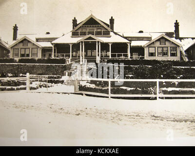 Ein Foto aus dem Jahr 1930s vom Mount Buffalo Chalet, einer Ikone für hochwertige Ferien in den Jahren 1920s und 1930s. Erbaut im Jahr 1910 wurde es zunächst vom viktorianischen Ra geführt Stockfoto