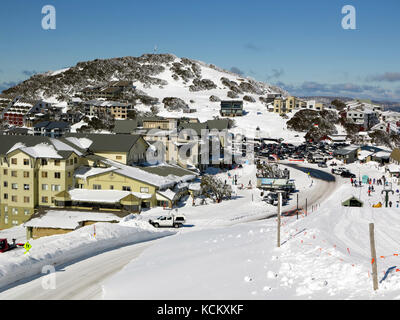 Das Dorf Mount Hotham im Winter, ein Skigebiet über den umliegenden Skifeldern auf einer Höhe von 1750 m. nordöstlich von Victoria, Austral Stockfoto