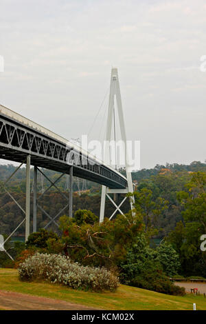 Die Batman Bridge, die die Mündung des Tamar River etwa 40 km nördlich von Launceston, Tasmanien, Australien überquert Stockfoto