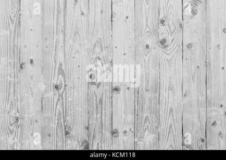 Holz- Beach Boardwalk mit Sand, gesehen von oben, Hintergrund in Schwarz und Weiß. Stockfoto