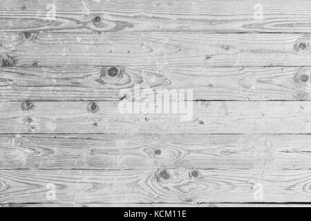 Holz- Beach Boardwalk mit Sand, gesehen von oben, Hintergrund in Schwarz und Weiß. Stockfoto