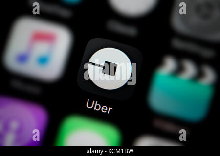 Eine Nahaufnahme des Unternehmens Logo für das Uber app Symbol, wie auf dem Bildschirm eines Smartphones (nur redaktionelle Nutzung) Stockfoto