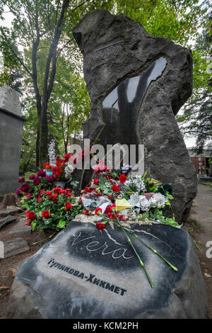 Nazım Hikmet's Grabstein auf dem Nowodewitschi-friedhof in Moskau, Russland Stockfoto