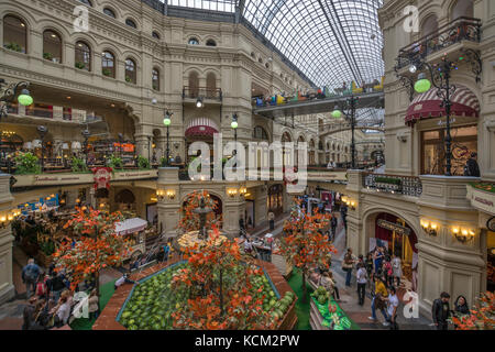 Innenansicht des GUM Einkaufszentrum in Moskau, Russland Stockfoto