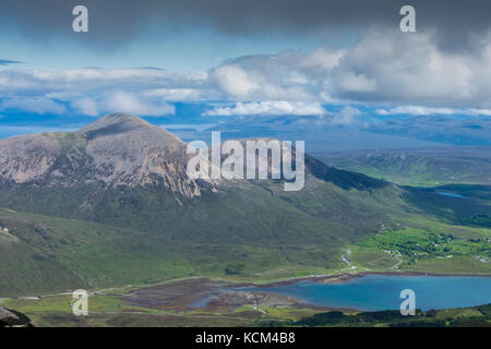 Beinn Dearg Mhór und Beinn na Caillich über Loch Slapin, vom Ostgrat von Bla Bheinn, Isle of Skye, Schottland, Großbritannien. Stockfoto