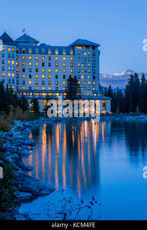 Relection von Chateau Lake Louise, Lake Louise, Banff National Park, Alberta, Kanada. Stockfoto