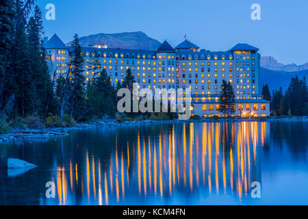 Relection von Chateau Lake Louise, Lake Louise, Banff National Park, Alberta, Kanada. Stockfoto