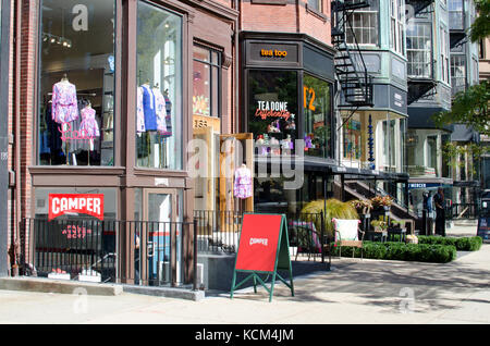 Retail shoppes entlang Newbury Street Back Bay in Boston, MA USA Stockfoto