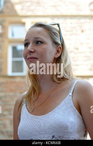 Die Kandidaten der Front National (FN) für die Regionalwahlen halten eine Pressekonferenz in Ars-sur-Formans, Ain, Frankreich Stockfoto