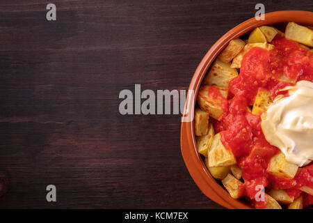 Patatas Bravas, spanische Gericht, Overhead closeup Schuß Stockfoto