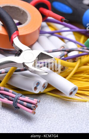 Tools und Kabel in der elektrischen Installation verwendet Stockfoto