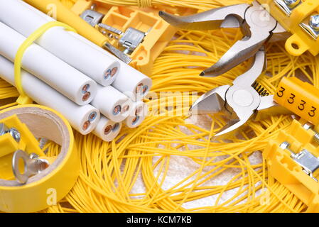 Tools und Kabel in der elektrischen Installation verwendet Stockfoto