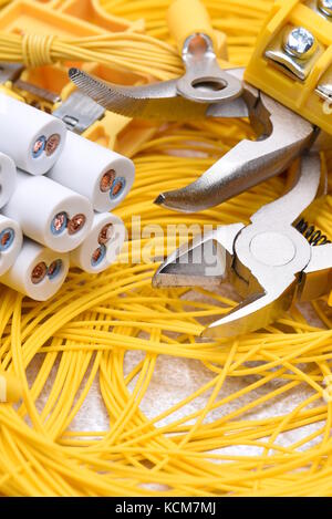 Tools und Kabel in der elektrischen Installation verwendet Stockfoto