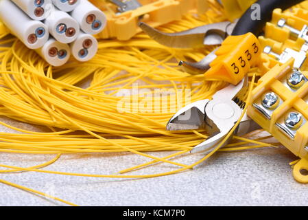 Tools und Kabel in der elektrischen Installation verwendet Stockfoto