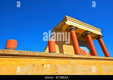 Charging Bull und Olivenbaum Fresco, der Minoische Palast von Knossos, Knossos, Heraklion, Kreta, Griechenland, Europa Stockfoto