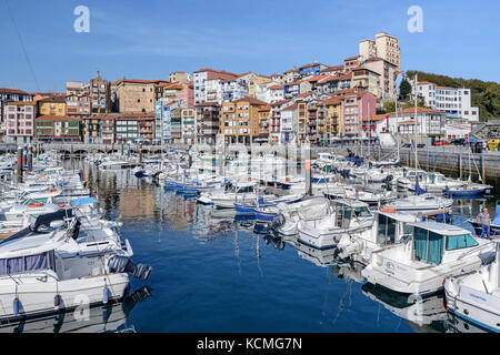 Altstadt und Hafen von Bermeo Dorf in der Provinz Vizcaya, Baskenland im Norden von Spanien Stockfoto