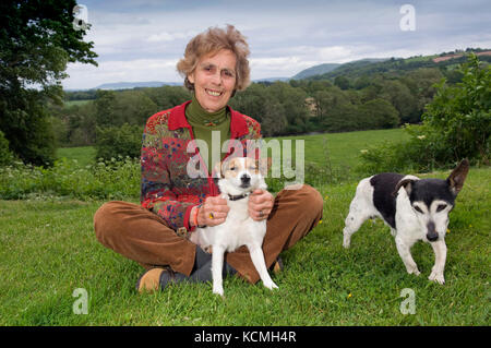 Revel Guest, Filmemacher, Autor, Journalist und Vorsitzende der Hay Festival (Standort hinter einige Bilder gesehen) Stockfoto