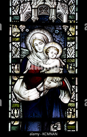 Saint Mary Glasmalerei, der St. Wilfrid's Church, North Muskham, Nottinghamshire, England, Großbritannien Stockfoto