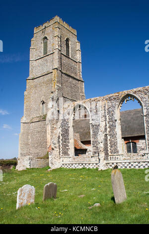 Die heutige Kirche St. Andreas, auf covehithe, Suffolk, England, vor blauem Himmel Stockfoto