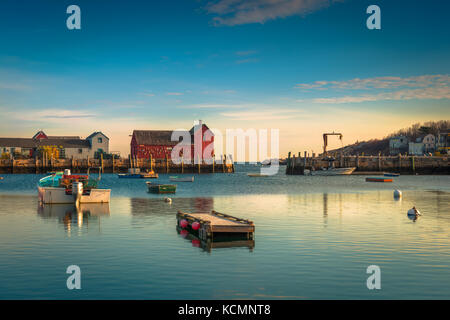 Sonnenaufgang auf Motiv Nr. 1 in Rockport Harbor in Massachusetts. Stockfoto