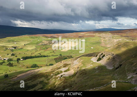 Wunderschöne Aussicht auf fremington arkengarthdale vom Rand in North Yorkshire, England. Stockfoto