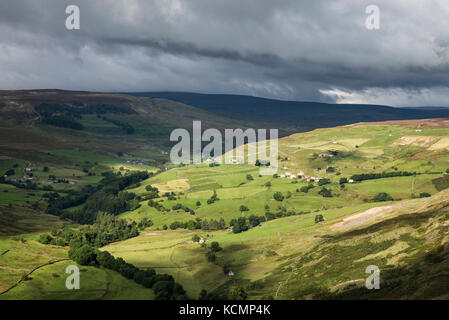 Wunderschöne Aussicht auf fremington arkengarthdale vom Rand in North Yorkshire, England. Stockfoto