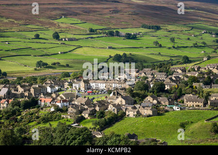 Blick auf das Dorf von reeth vom Abhang unter fremington Rand in North Yorkshire, England. Stockfoto