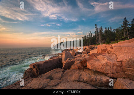 Sonnenaufgang auf Mount Desert Isle in Maine. Stockfoto