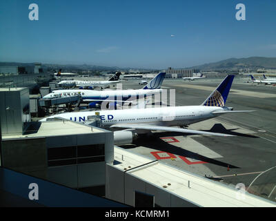 San Francisco, Kalifornien, USA - 13. September 2014: United Airlines Flugzeuge am Terminal in San Francisco International Airport. Stockfoto