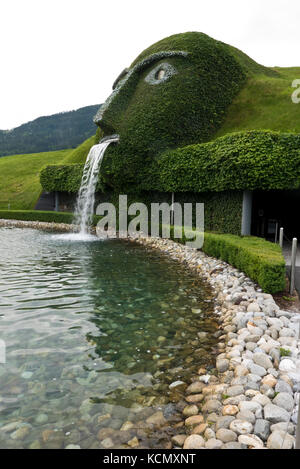 Die riesige Fläche am Eingang der Swarovski Kristallwelten, Wattens, Österreich Stockfoto