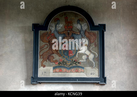 Königlichen Wappen, der St. Wilfrid's Church, niedrige Marnham, Nottinghamshire, England, Großbritannien Stockfoto