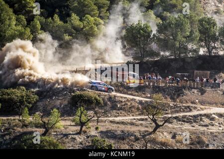 Salou, Spanien. Oktober 2017. #6 der spanische Rallyefahrer Dani Sordo (ESP) und der Beifahrer Marc Marti (ESP) von Hyundai Motorsport treten auf der Terra Alta-Etappe der Rallye España-Runde der FIA-Rallye-Weltmeisterschaft 2017 an. Quelle: Hugh Peterswald/Pacific Press/Alamy Live News Stockfoto