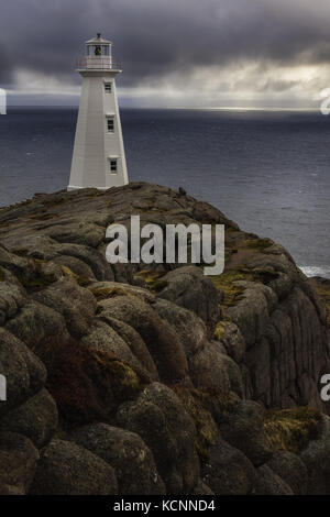 Sonnenaufgang beobachten, Cape Spear Leuchtturm National Historic Site, der östlichste Punkt in Kanada und Nordamerika, 52°37' W, Neufundland und Labrador Stockfoto