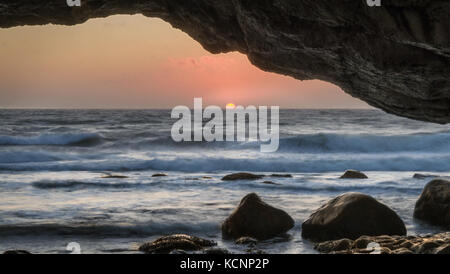 Sonnenuntergang über den Bögen, Kalk Felsformation, die Bögen Provincial Park, Great Northern Penenusla, Neufundland und Labrador Stockfoto