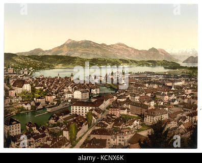 Ein szenisches Foto von Luzern, Schweiz, aufgenommen von Gutsch. Das Bild zeigt die wunderschöne Schweizer Landschaft mit ihren ikonischen Bergen und ruhigen Gewässern, die die natürliche Schönheit und den Reiz der Region als Touristenziel veranschaulichen. Stockfoto