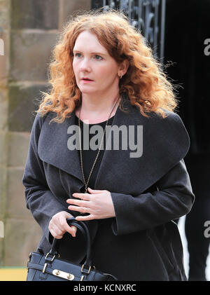 Jennie McAlpine bei der Ankunft in der Salford Cathedral für den Trauergottesdienst der Coronation Street Schauspielerin Liz Dawn. Stockfoto