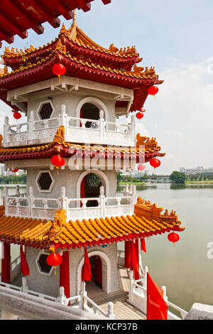 Pagode auf See in den chinesischen Garten, Singapur Stockfoto