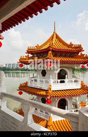 Pagode auf See in den chinesischen Garten, Singapur Stockfoto