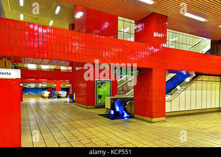 Gateshead Tyne und tragen U-Bahn-Entance und Rolltreppe Stockfoto