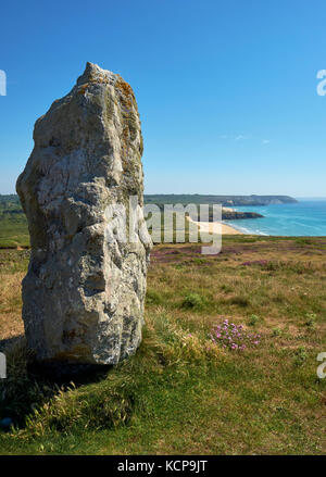 Das Standing Stone Lostmarc ' h Menhir auf der Halbinsel Crozon Finistere Bretagne Frankreich im Nationalpark Armorique Stockfoto