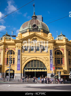 Einen allgemeinen Blick auf die Flinders Street Station in der australischen Stadt Melbourne Stockfoto