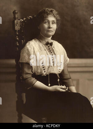 Emmeline Pankhurst, sitzend (1913) Stockfoto